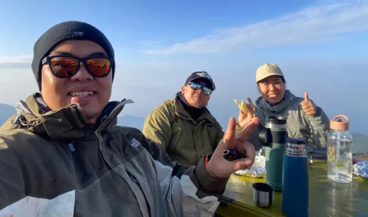 Breakfast at Mardi Himal View Point