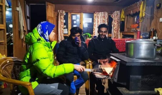 Tea break with fairing on the way stop