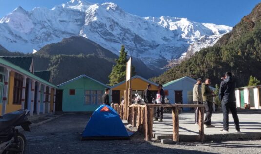 Mountain view from green lake