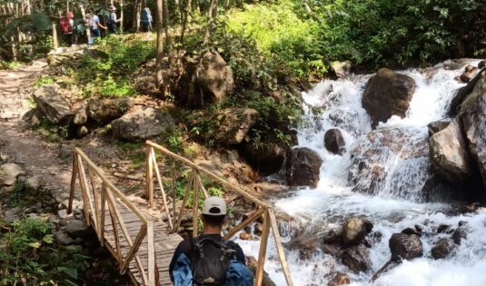 On the way to Lama Hotel