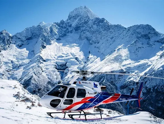 Helicopter tour In everest